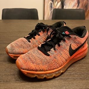 Nike Flyknit Max Hyper Punch